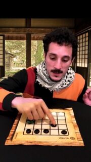 🧩 El Neutrón en un minuto!
Un juego de Robert Kraus (1978) en nuestra bellísima edición portable.♟️ En nuestra página podés encontrar todos los juegos y mucho más...
📱 Seguinos para enterarte las últimas novedades lúdicas!🙌 Gracias a @rachastore por ese buzaso! Recomiendo: diseño independiente 🧡
🎵Yasper - Birds Fly Higher Than The Moon https://chll.to/79404def#juegos #juegosdemesa #compartir #diversion #regalos #arte #naturaleza