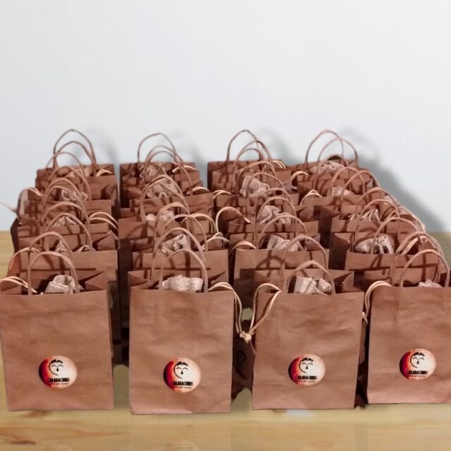 Si entrás a nuestra nueva web: chuis.com.ar
podés llevarte el juego que más te guste con un par de clicks...
o... podés hacer como Daniela y llevarte 20!!! 🙄¿sabés por qué?
Porque eso de regalar caramelos en la bolsita del cumple ya pasó de moda... 🤨
Ahora la que va es regalar juegos de Carabachuis! 😜 🥳#regalos #regalosoriginales #diversion #compartir #cumpleaños #juegosdemesa #graciasDaniela!  #ceeercaaRosarioSiempreEstuvoooCeercaa...