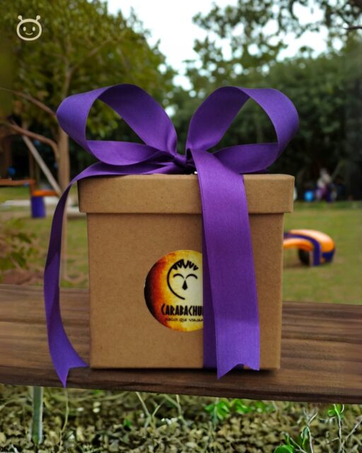 MODO ALL-IN: Los 5 Chuis en una sola mochila! 🎒Pogo, Neutrón, Nonaga, Dao y Keru en un solo kit, con 20% off y listos para viajar con vos.Es como una mini biblioteca lúdica:
• uno para pensar y craneársela,
• otro para picantear la mesa,
• otro ideal para talleres y clubes…Siempre hay un Chui que encaja con el grupo.
Para familias, docentes y jugones que quieren variedad sin llenar la repisa (ni la mochila).Y sí: hacemos envíos a todo el país. 🇦🇷 💪💬 ¿Cuál de los cinco usarías primero para romper el hielo con un grupo nuevo?👉 En el link de la bio encontrás el Kit x5 y toda la info.#Kitx5 #Los5Chuis #carabachuis #juegosdemesa #juegosdemesafamiliares #juegosabstractos #juegosargentinos #regalooriginal #viajesconjuegos #juegosenlaaula