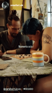 Partida de Neutrón en un ambiente hogareño, juego estratégico de viaje de Carabachuis